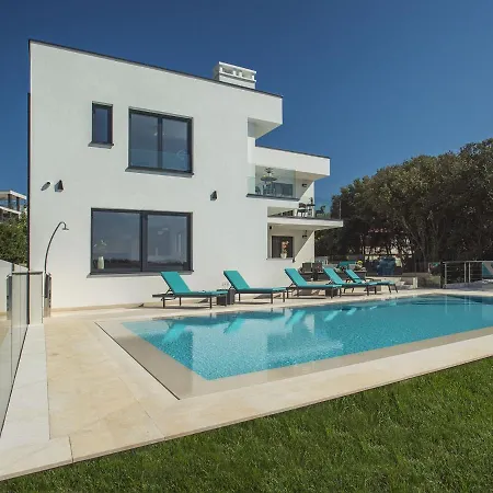 Villa Beautiful By The Sea