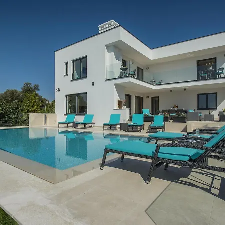 Beautiful By The Sea Villa